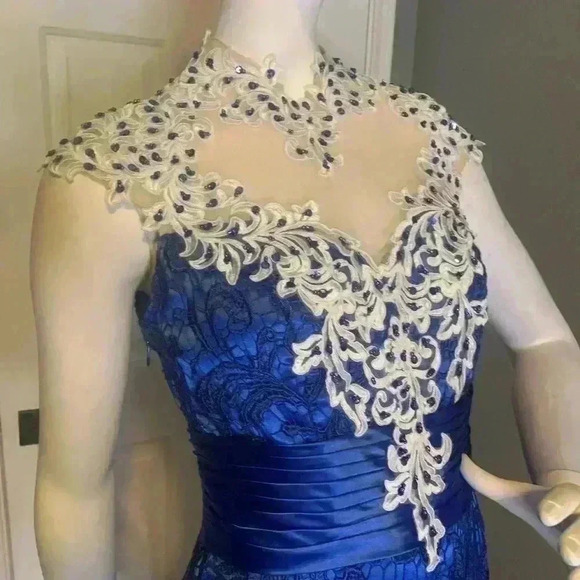 JJ’S House Blue And White Sequined formal Prom dress. - Picture 4 of 13